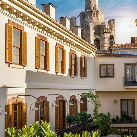 Hotel Ecole St. Pierre 4*