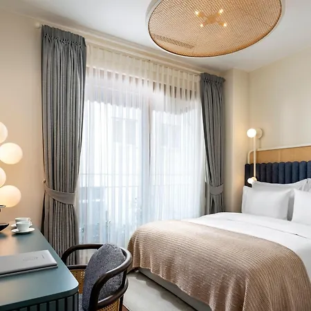 Ecole St. Pierre Hotel