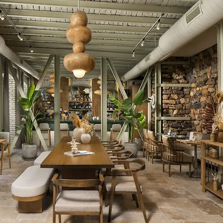 Ecole St. Pierre Hotel 4*