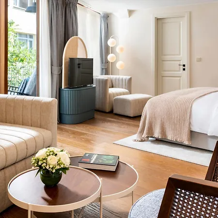 Ecole St. Pierre Hotel 3*