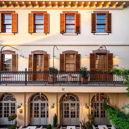 Ecole St. Pierre Hotel