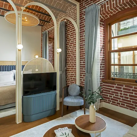 Ecole St. Pierre Hotel