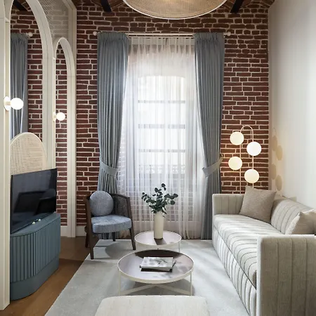 Ecole St. Pierre Hotel 4*