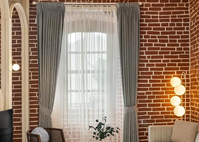 Ecole St. Pierre Hotel 3*