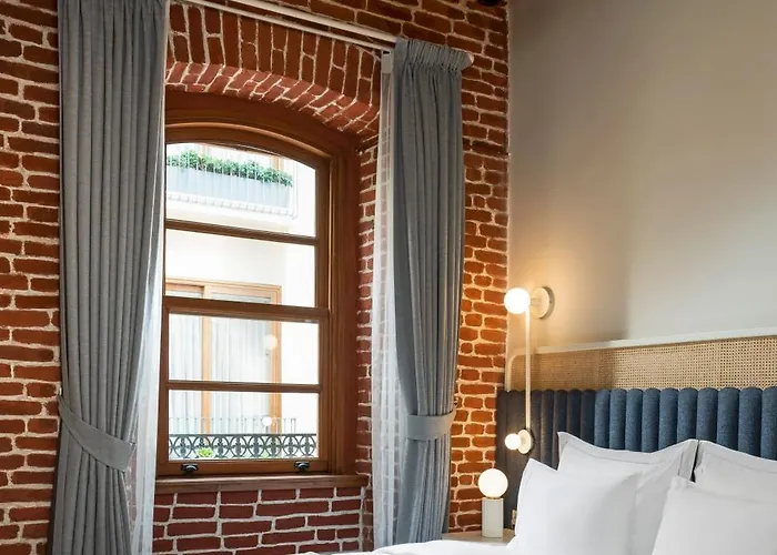 Ecole St. Pierre Hotel