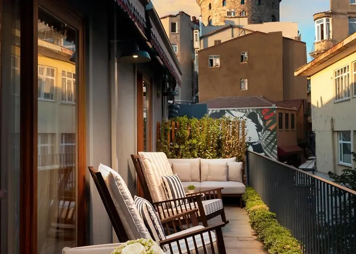 Ecole St. Pierre Hotel 3*