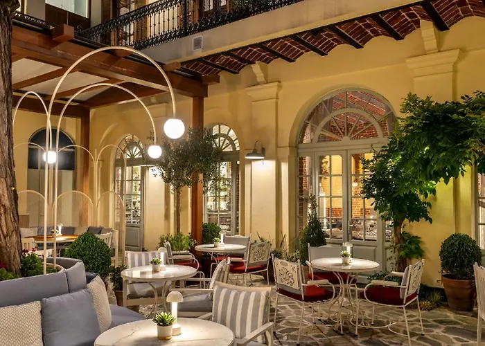 Отель Ecole St. Pierre