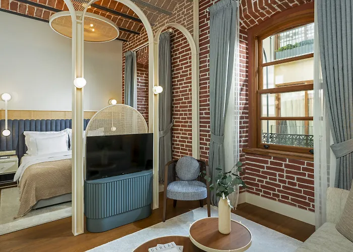 Ecole St. Pierre Hotel