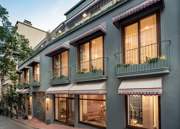 Ecole St. Pierre Hotel