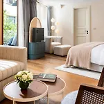 Ecole St. Pierre Hotell 3*