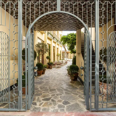 מלון Ecole St. Pierre