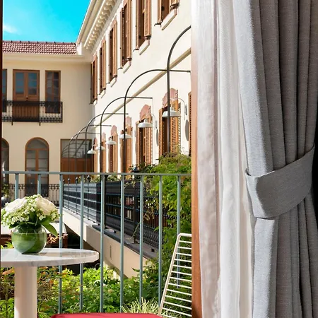 Ecole St. Pierre Hotell