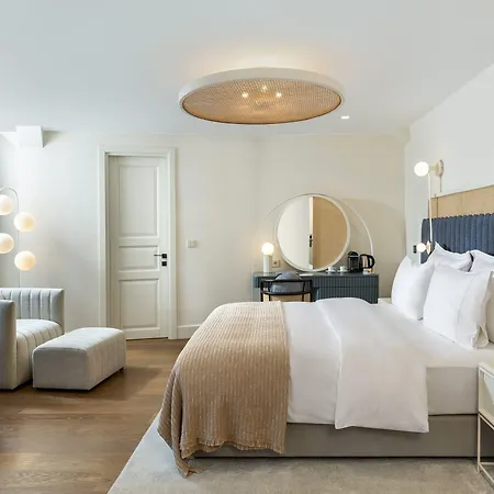 Ecole St. Pierre Hotell 4*